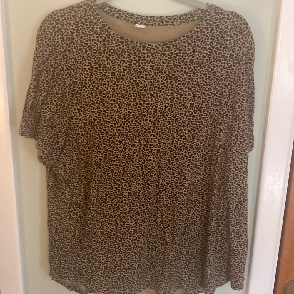 XXL Old navy leopard print tshirt